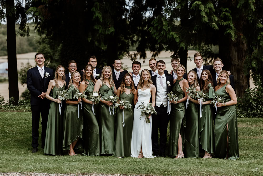 Photo traditionnelle des Témoins Avec un mariage anglais pris par Maxime Descarsin photographe