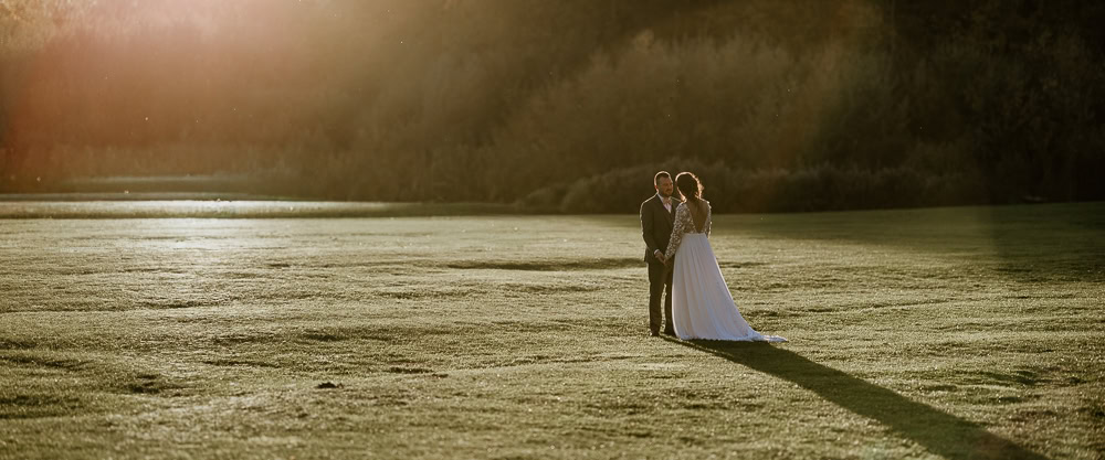 Photographie d'un couple sur un joli paysage lors d'un coucher de soleil Par Maxime Decarsin photographe