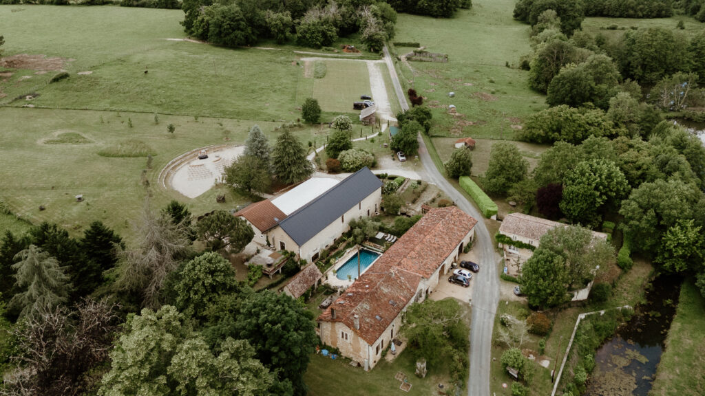 Vue aérienne du Domaine de Beaufort et de ses bâtiments rapprochés